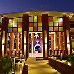 Max Lords Plaza